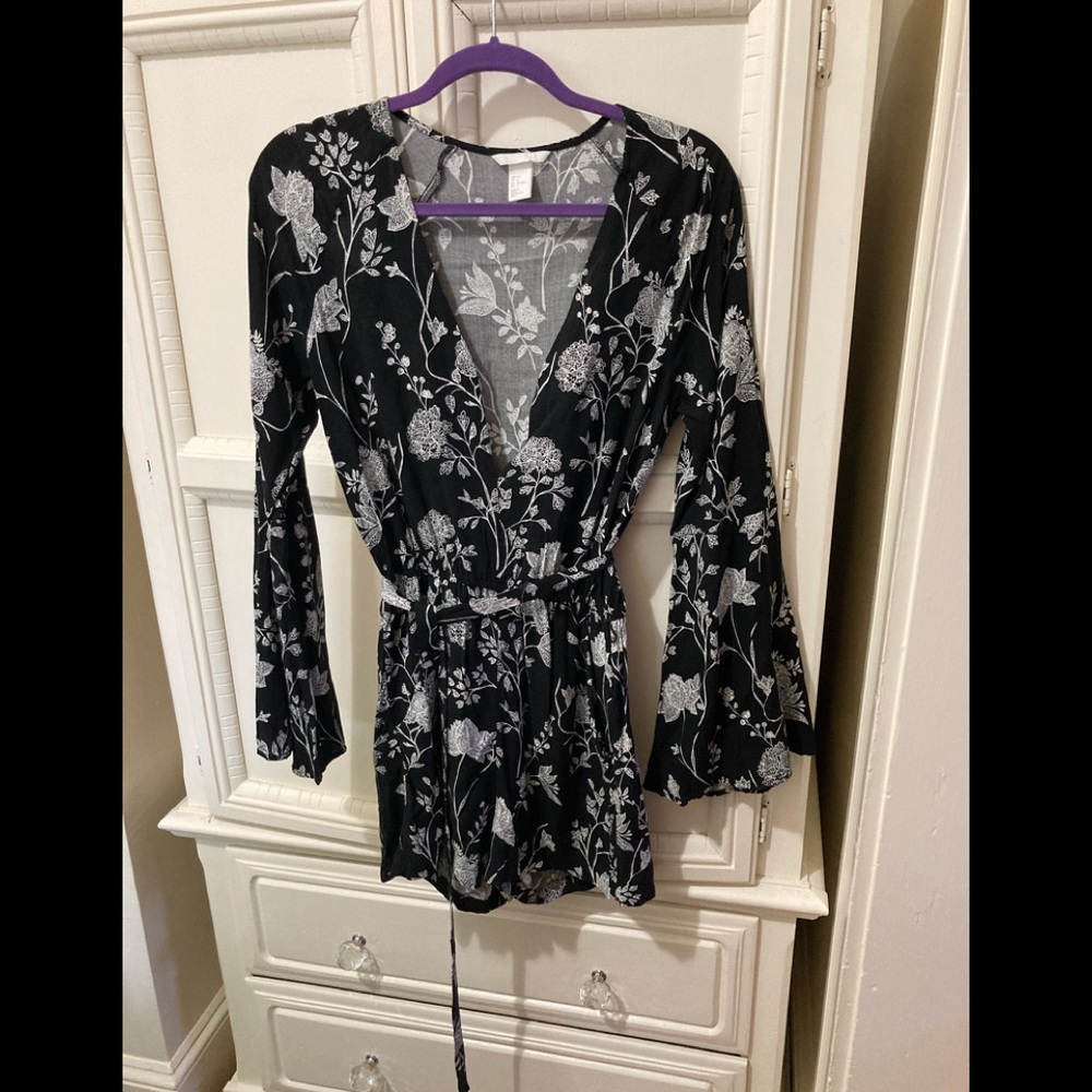 H&M black & white floral 3/4 bell sleeve romper